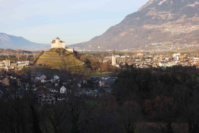 Blick auf Burg Gutenberg in Balzers, Liechtenstein