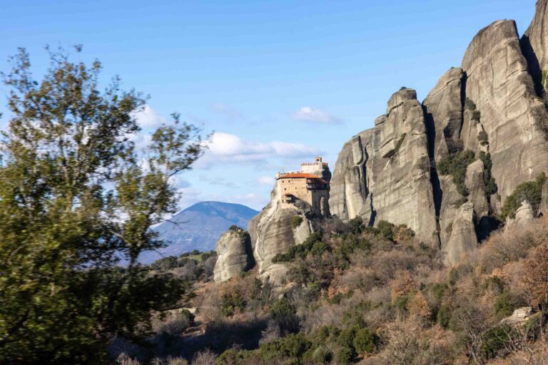 Blick auf das Kloster Agios Nikolaos Anapavsas