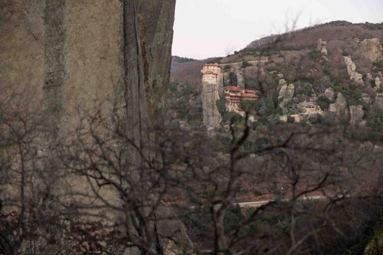 Blick auf das Kloster Agia Barbara Rousanou