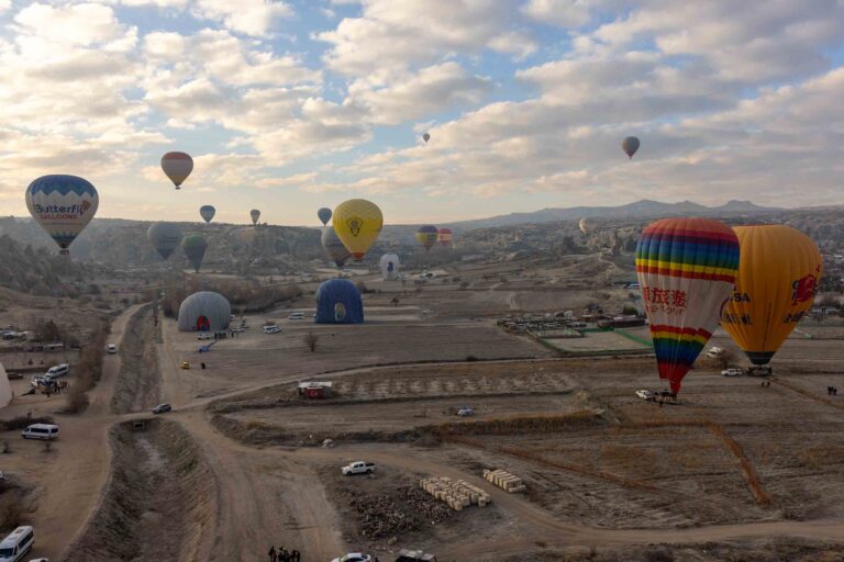 Landung der Heißluftballons im Sword Valley