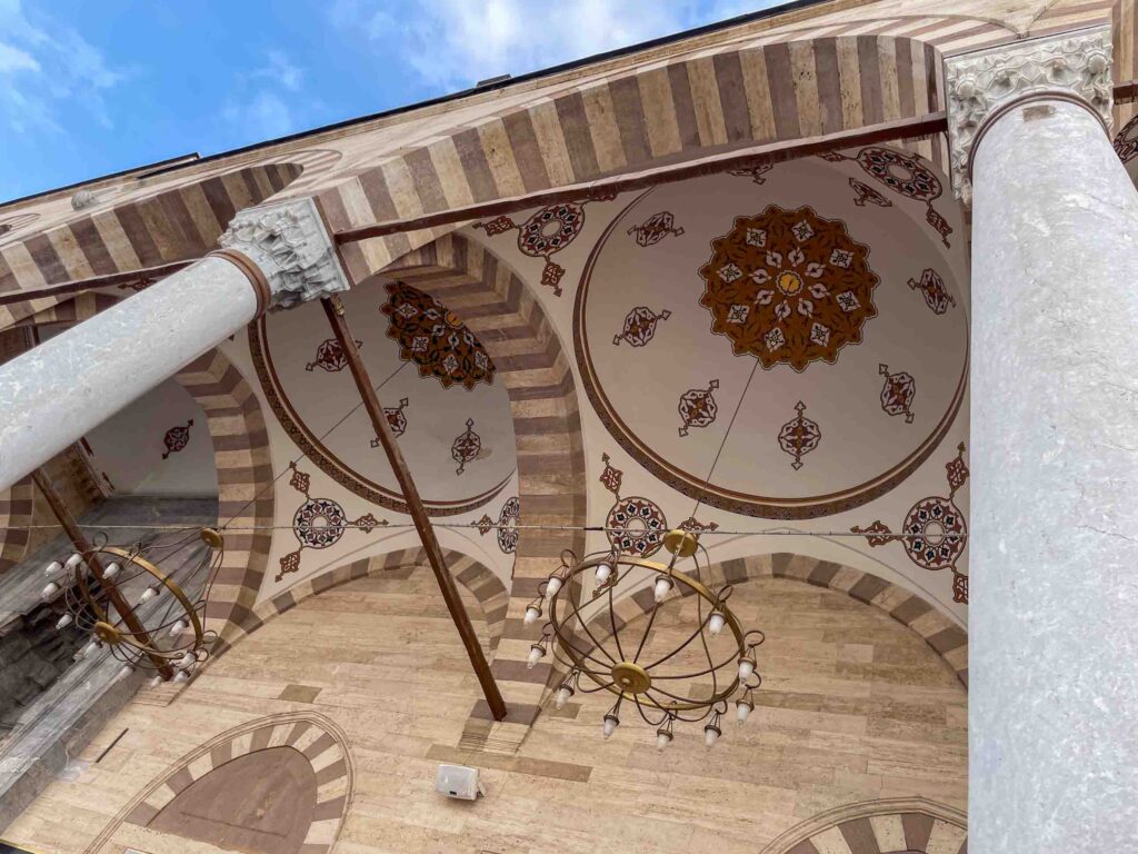Kuppel der Moschee in Konya