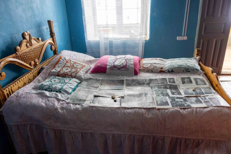 Fotoausstellung auf Gästebett