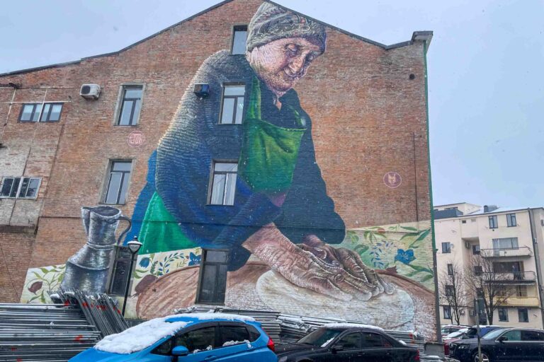 „With Love“ von dem Ukrainischen Künstler Sasha Korban