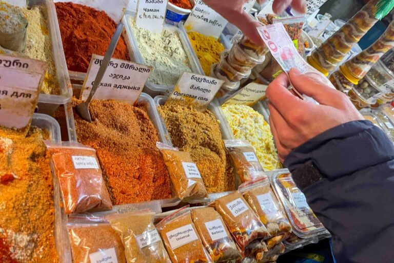Gewürze auf dem Green Bazar