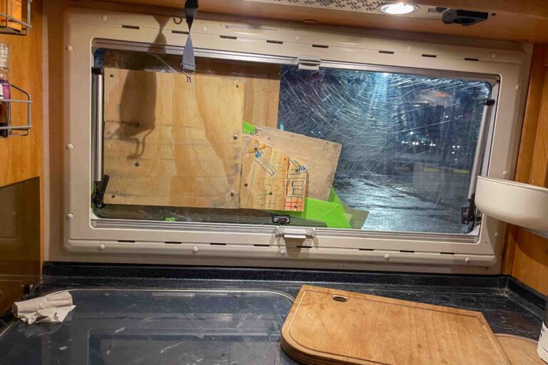 Das geflickte Küchenfenster
