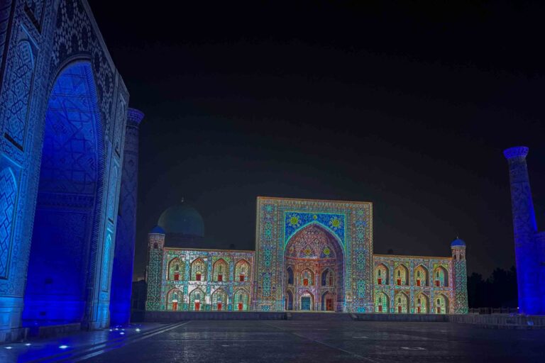 Samarkand, Registan mit Lasershow