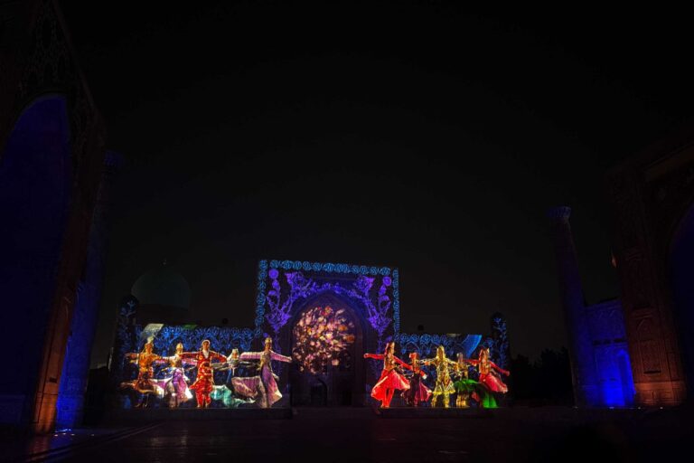 Samarkand, Registan mit Lasershow