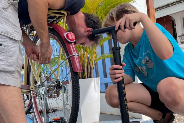 Die Hotelfahrräder werden fit gemacht