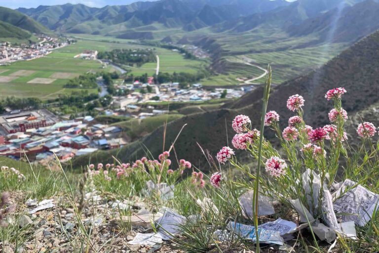 In den Bergen oberhalb des Labrang Klosters